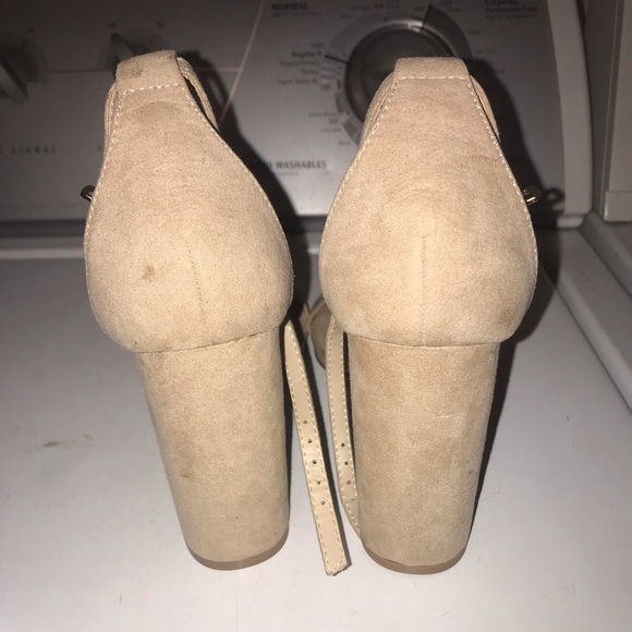 Size 9 chunky heel - Picture 5 of 6